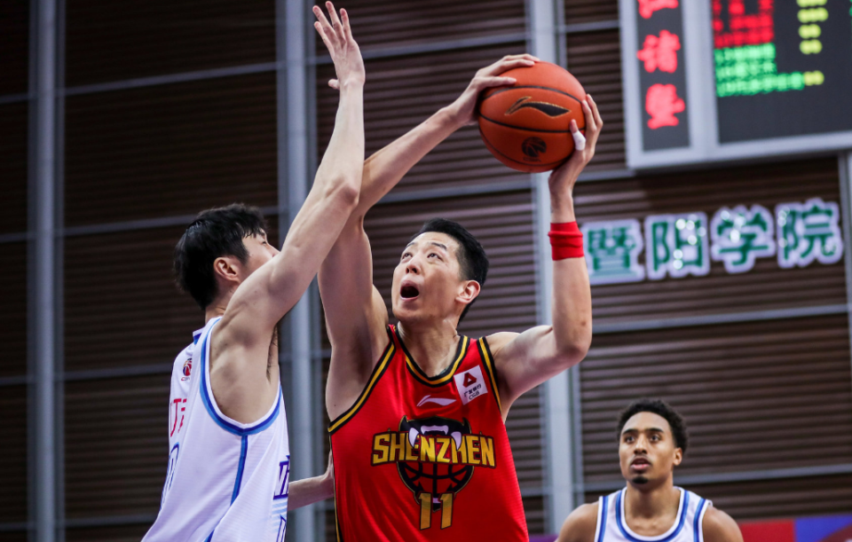 冲刺阶段尼斯备战CBA季后赛；战术微调细节曝光；悬念犹存；细节决定成败